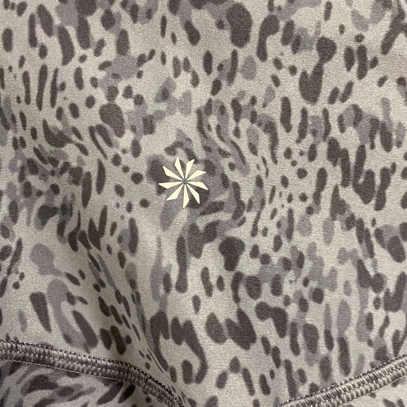 Athleta Salutation Stash Pocket II Liquid Petal Tempest Violet Capri Leggings S‎ - Picture 3 of 9